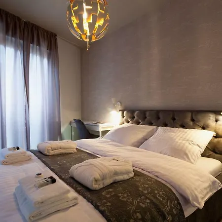 Apartment Of The Kings Piano